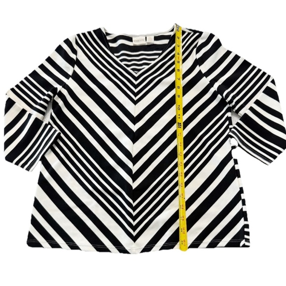 Chico’s Size 0 Black White Chevron Stripe Top V-Neck 3/4 Sleeve Stretch Rib Knit - Picture 8 of 9